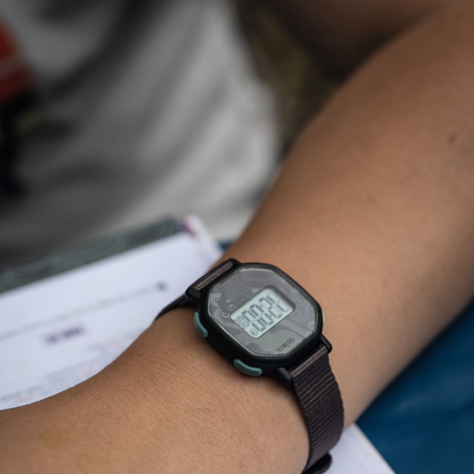 Náramkové digitálne hodinky Ticlock Čierna chobotnica – Obrázok 2